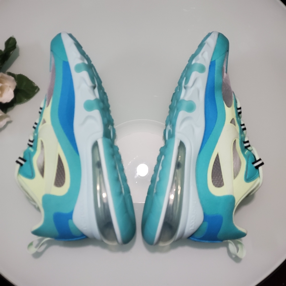 (SOLD) Nike Air Max 270 React Unisex - Picture 6 of 7